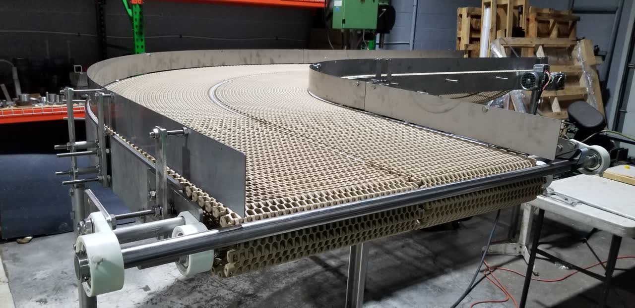 Radius and guides selected around the product.